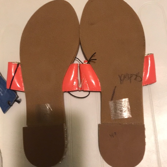 Vera Wang Coral Sandals - Picture 2 of 4